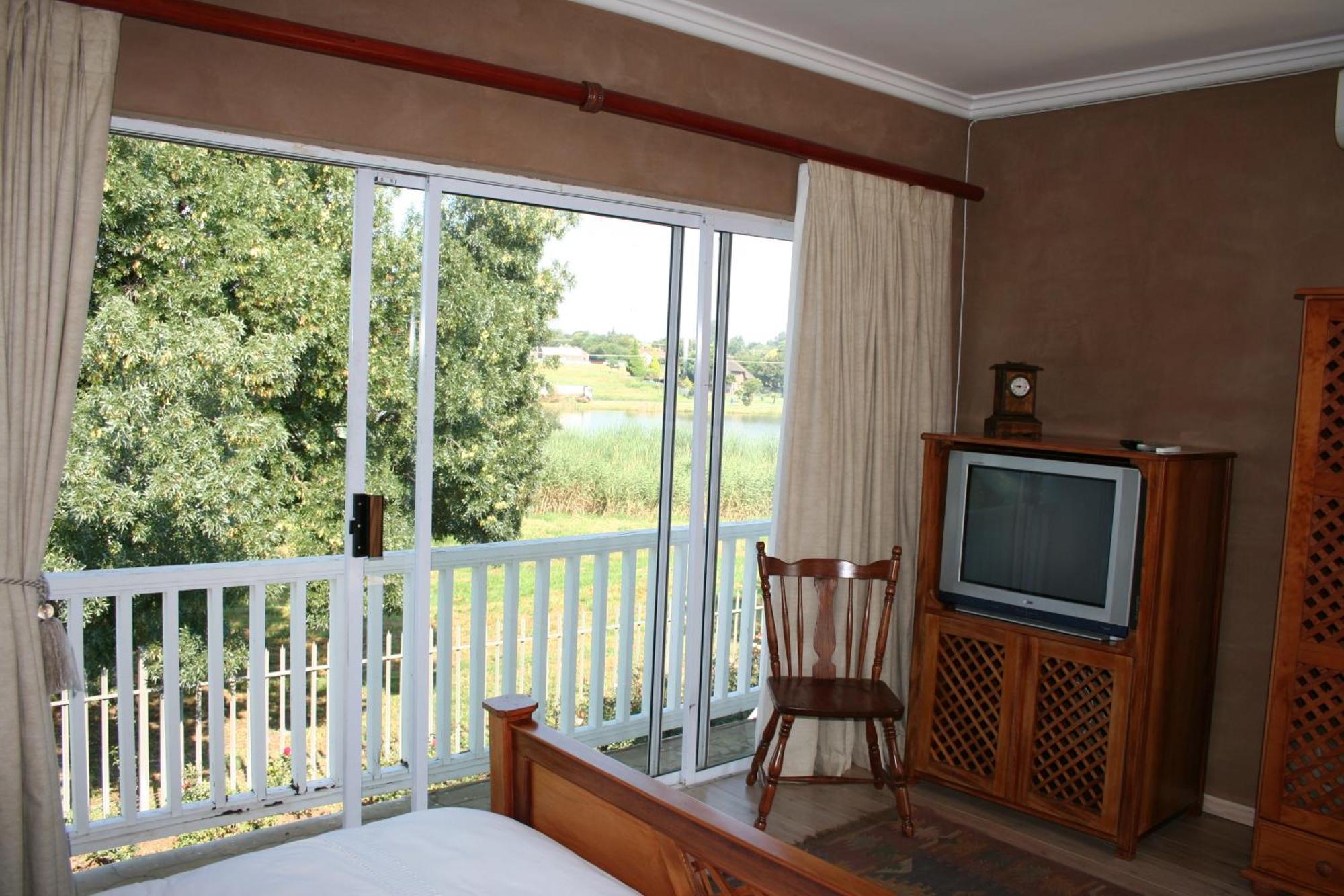 Indigo Moon Guesthouse Lichtenburg Exterior photo