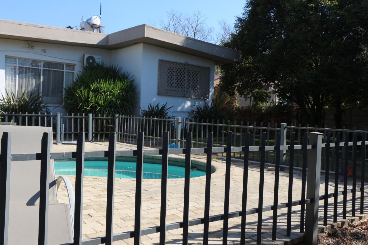 Indigo Moon Guesthouse Lichtenburg Exterior photo