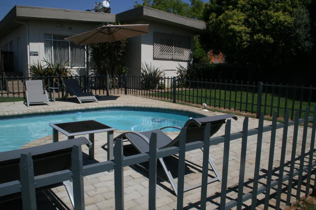 Indigo Moon Guesthouse Lichtenburg Exterior photo
